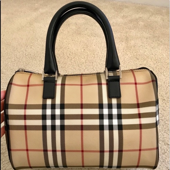 Burberry Handbags - Burberry tote Burberry Handbags - Burberry tote